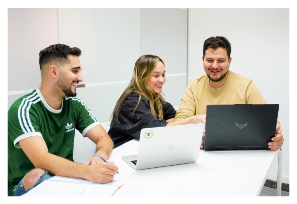 Trabajadores del departamento de servicio sem de nuestra agencia